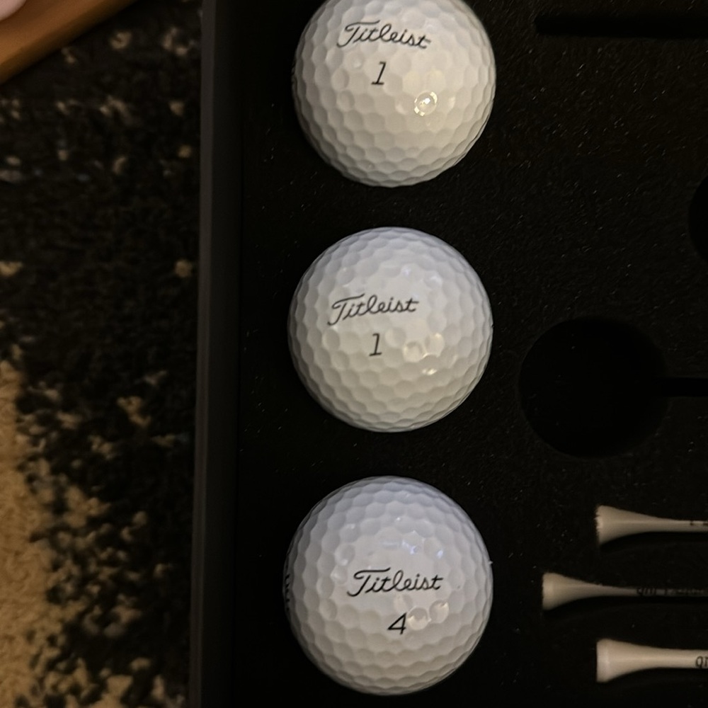 NEW Honolulu Country Club Titleist golf ball set - Picture 4 of 5